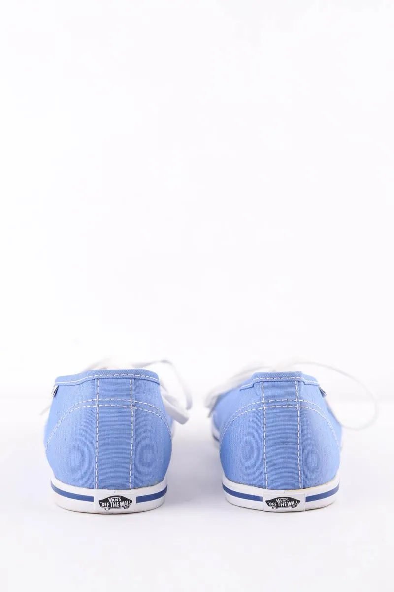 Baskets bleu