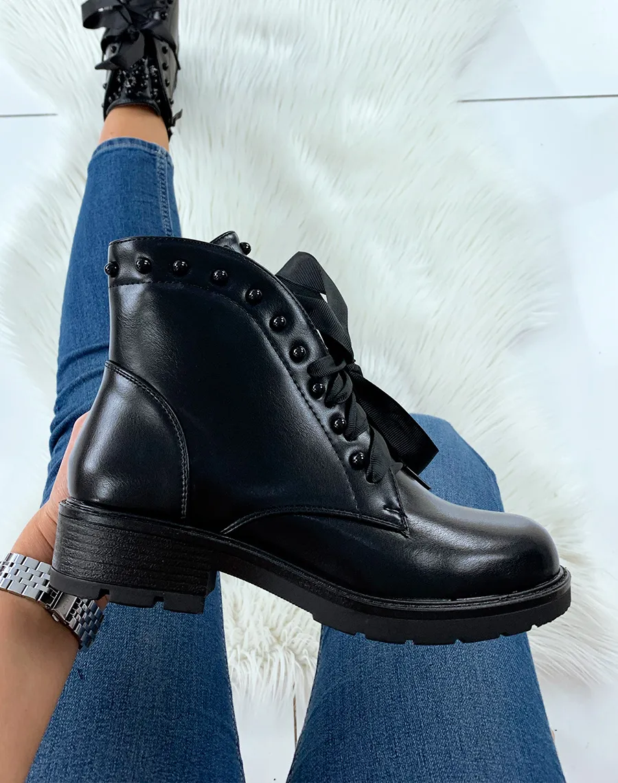 Bottines noires à lacets en tissu ornées de clous