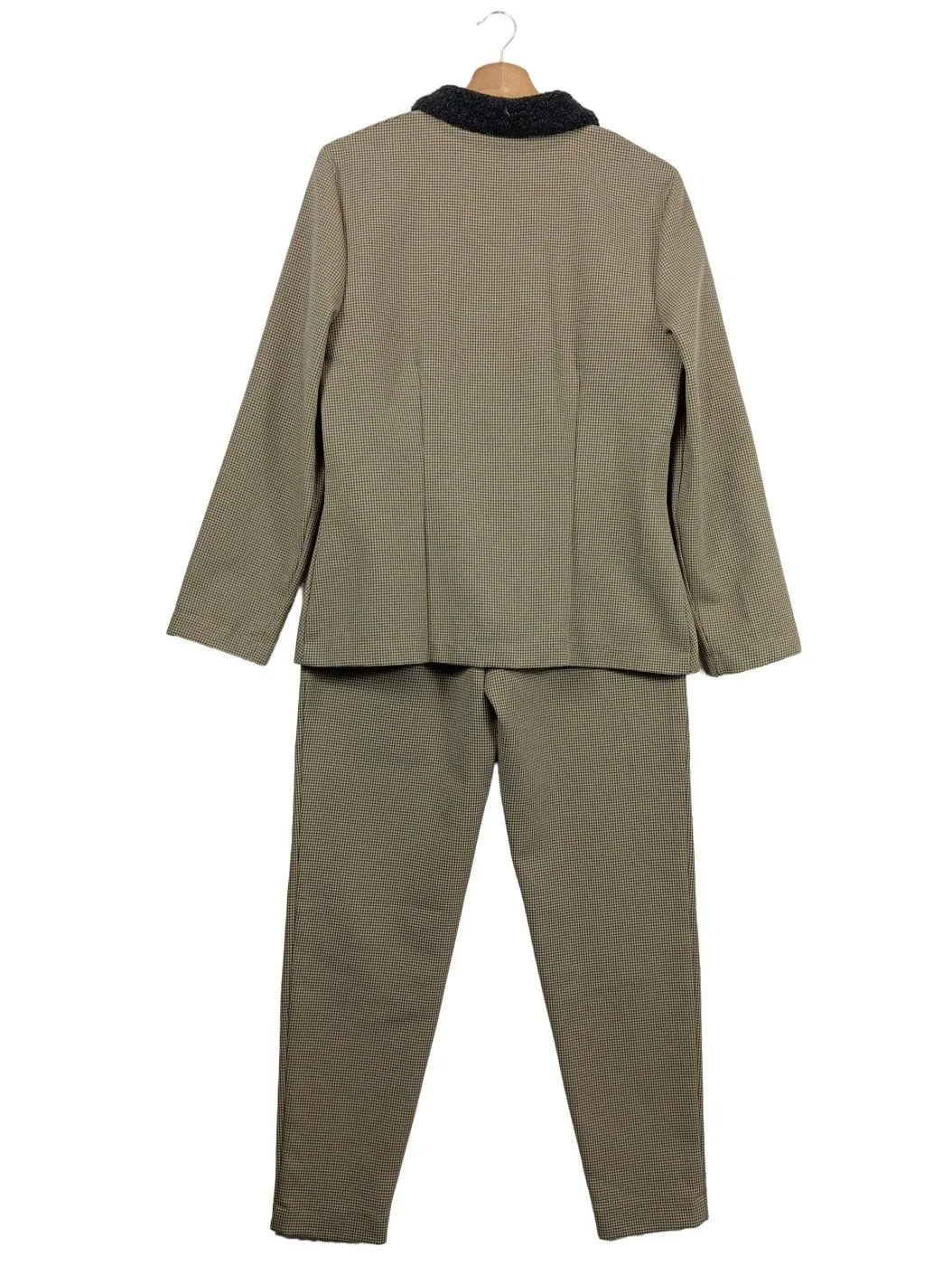 Costume trois-pièces blanc cassé-brun motif à carreaux style décontracté