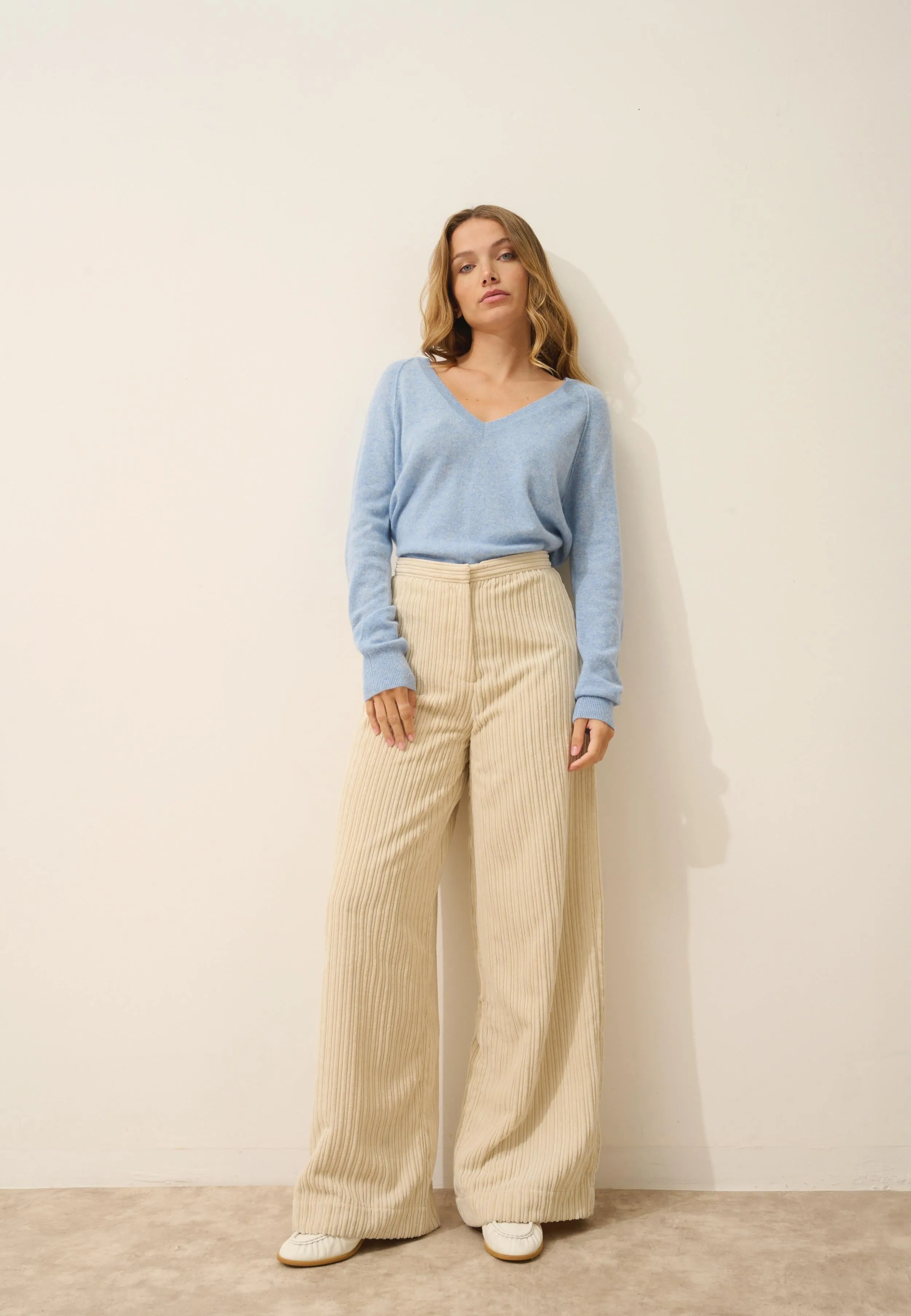 PHOEBE pull col v bleu ciel chiné