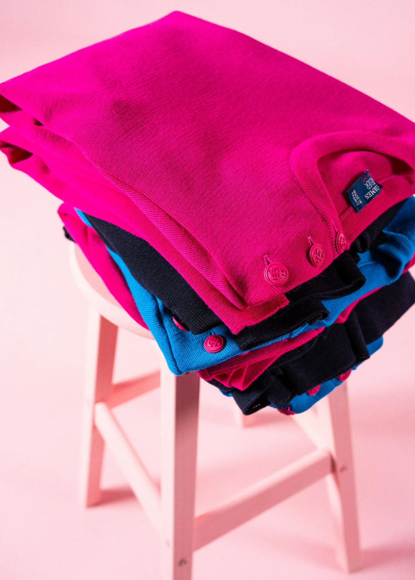 Pull marin uni Marée - coupe ajustée, en maille de laine (MAGENTA POP/MAGENTA)