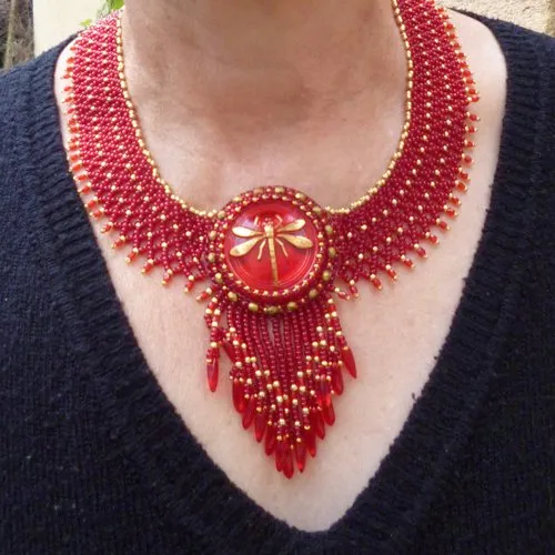 Ruby: collier netting et cabochon artisanal