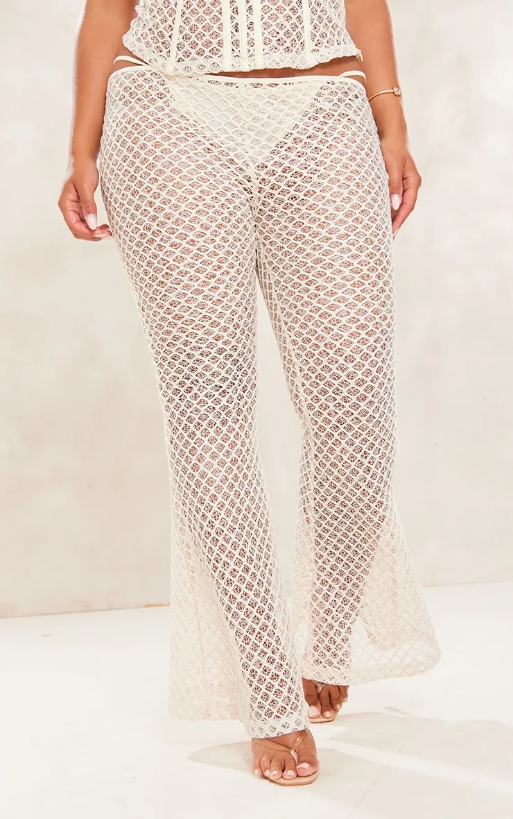 Shape Pantalon flare en dentelle crème à taille découpée