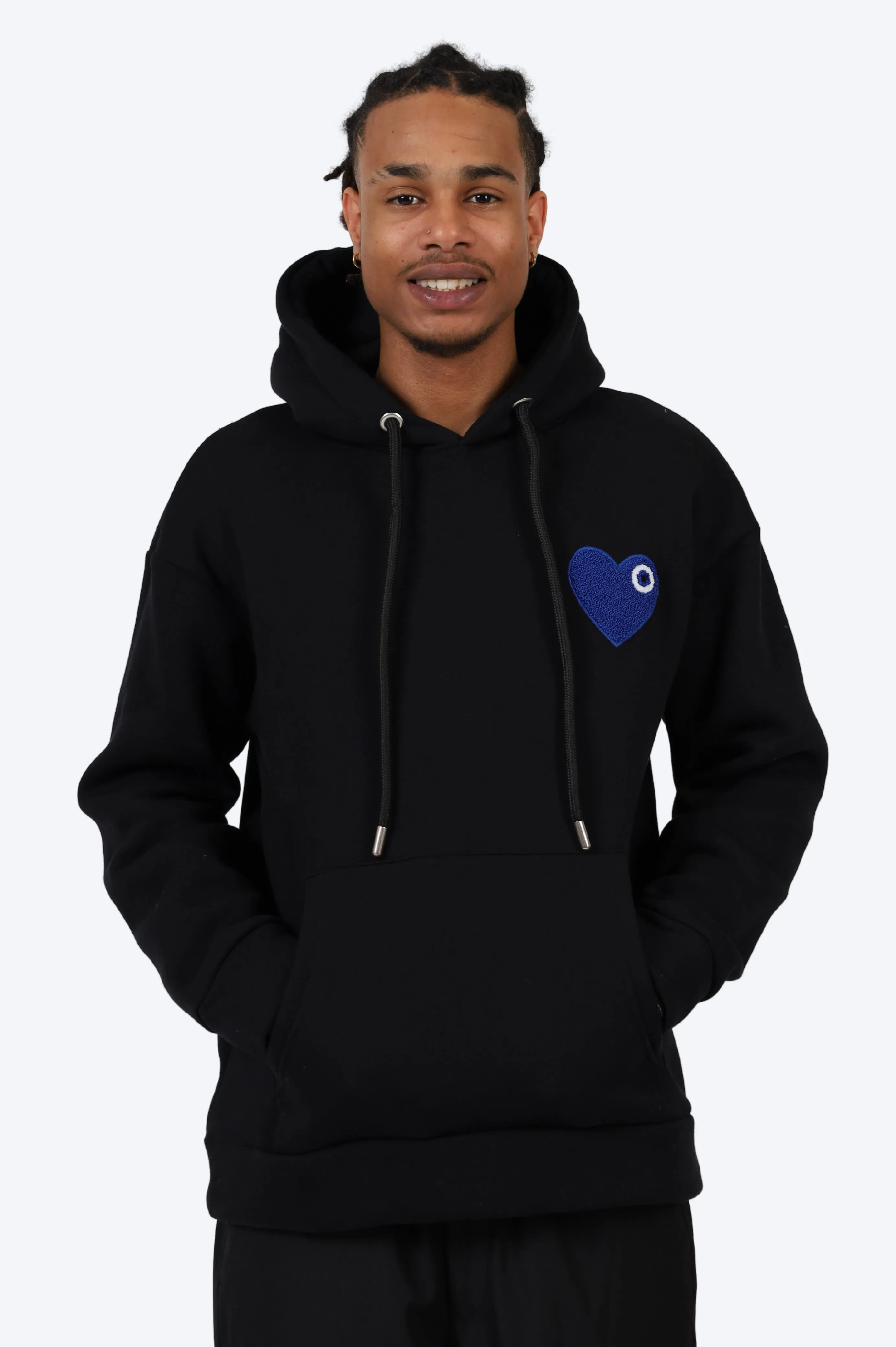 SWEAT  CAPUCHE NOIR AVEC DTAIL CUR BLEU